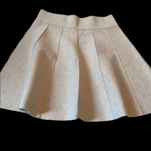 Club Monaco skirt ... gotta have it ! 💃❤️❗️